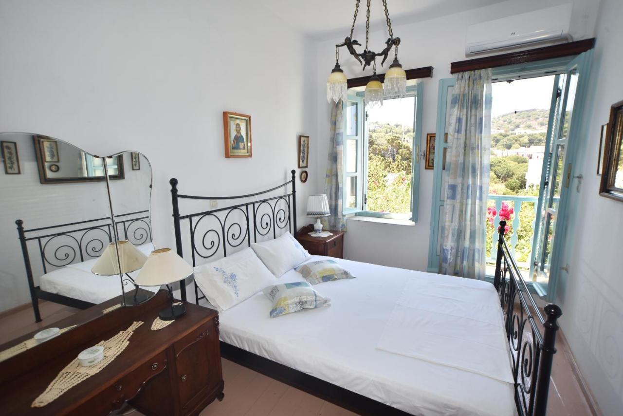 Traditional House By The Sea Mandrákion Exterior photo